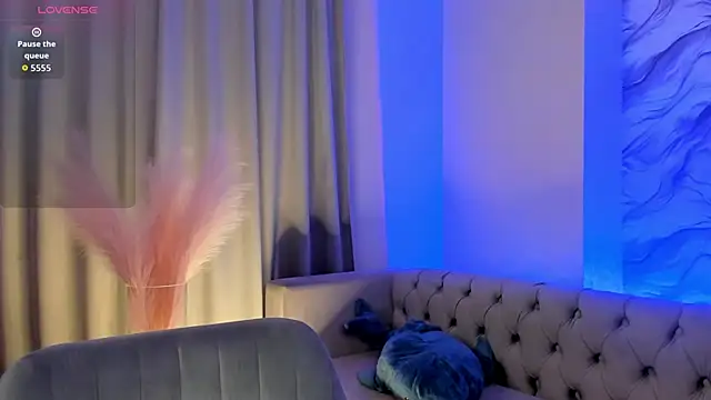 Aria Mila online show from 11.23.25