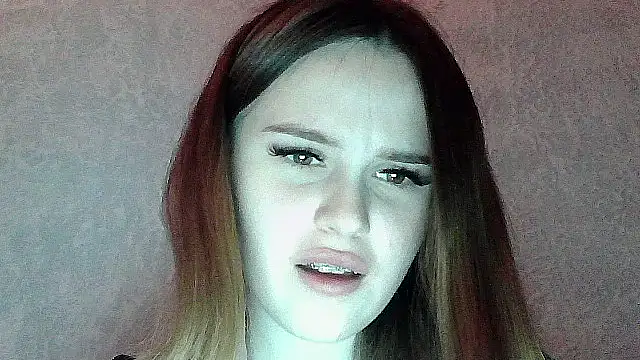 Snapshot of SweetLoraa chatting on 11.26.25 SweetLoraa online show from 11.26.25