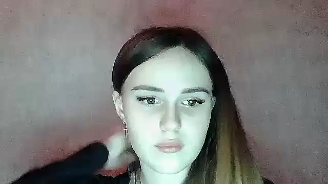 SweetLoraa online show from 12.22.25