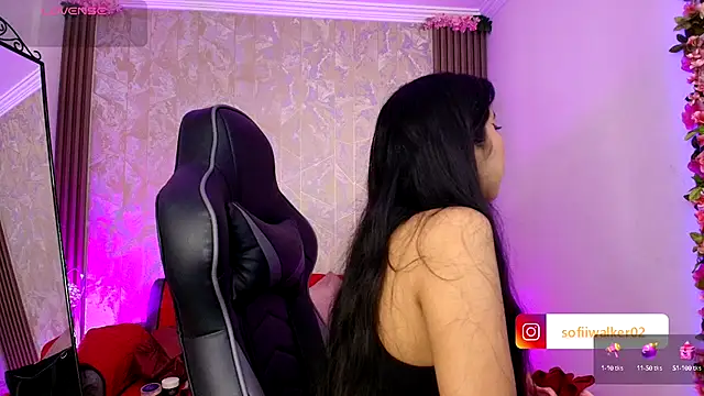 Snapshot of SophiaWalker_1 chatting on 09.17.25 SophiaWalker 1 online show from 09.17.25