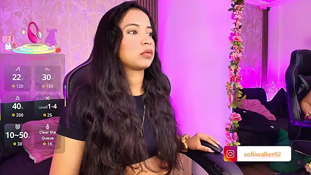 Snapshot of SophiaWalker_1 chatting on 10.17.25 SophiaWalker 1 online show from 10.17.25
