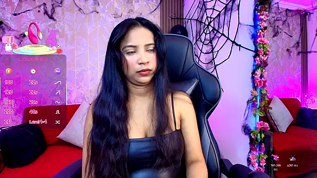 Snapshot of SophiaWalker_1 chatting on 10.27.25 SophiaWalker 1 online show from 10.27.25