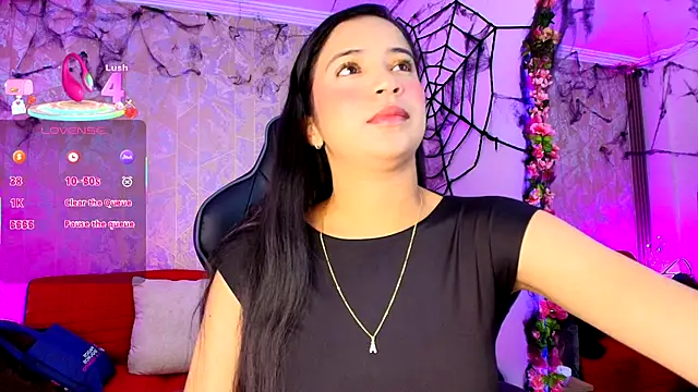 Snapshot of SophiaWalker_1 chatting on 10.28.25 SophiaWalker 1 online show from 10.28.25