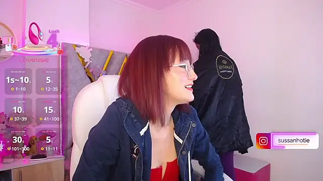 Snapshot of SophiaWalker_1 chatting on 11.20.25 SophiaWalker 1 online show from 11.20.25