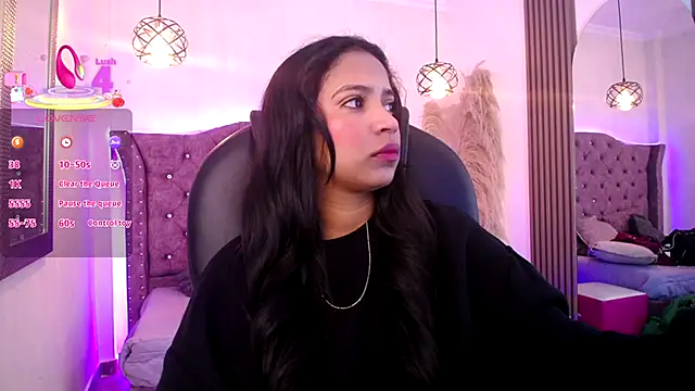 Snapshot of SophiaWalker_1 chatting on 12.14.25 SophiaWalker 1 online show from 12.14.25