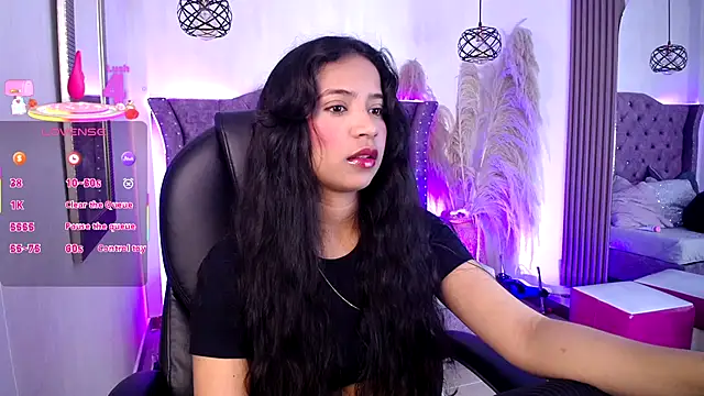 Snapshot of SophiaWalker_1 chatting on 12.22.25 SophiaWalker 1 online show from 12.22.25