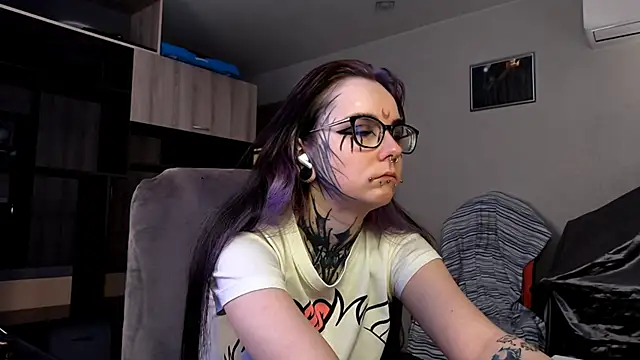 HighelikeGirl online show from 09.22.25