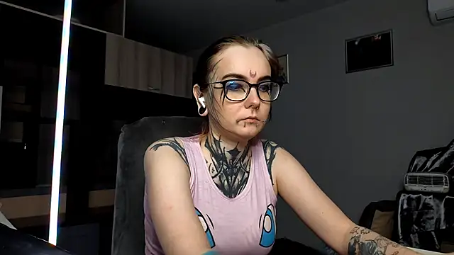 HighelikeGirl online show from 10.15.25