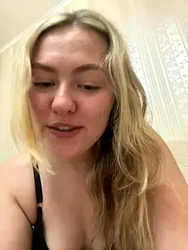 Snapshot of SunshineEmma chatting on 09.24.25 SunshineEmma online show from 09.24.25