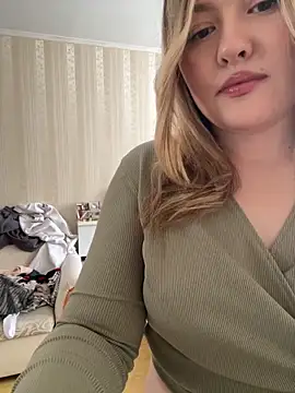 Snapshot of SunshineEmma chatting on 02.08.26 SunshineEmma online show from 02.08.26