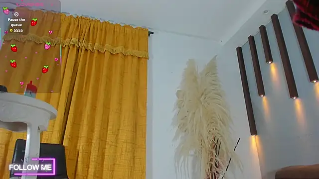 Miss Angel0 online show from 12.21.25