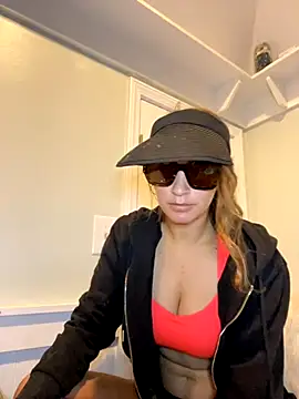 Snapshot of Lilamelon chatting on 09.29.25 Lilamelon online show from 09.29.25