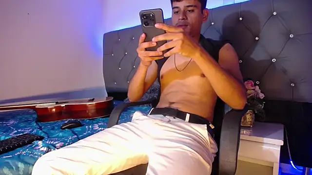 Snapshot of Charlie_Cock_ chatting on 11.12.25 Charlie Cock online show from 11.12.25