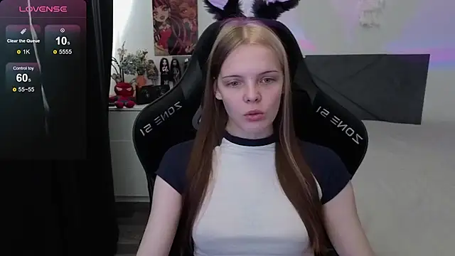 Snapshot of Luna_Navy chatting on 09.14.25 Luna Navy online show from 09.14.25