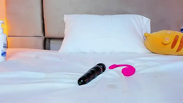 isabel sofiaa online show from 02.15.26