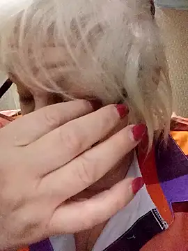 Snapshot of Alexia64231 chatting on 12.04.25 Alexia64231 online show from 12.04.25