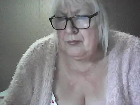 Snapshot of Alexia64231 chatting on 04.27.26 Alexia64231 online show from 04.27.26