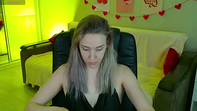 Snapshot of Free_Harmony chatting on 10.16.25 Free Harmony online show from 10.16.25