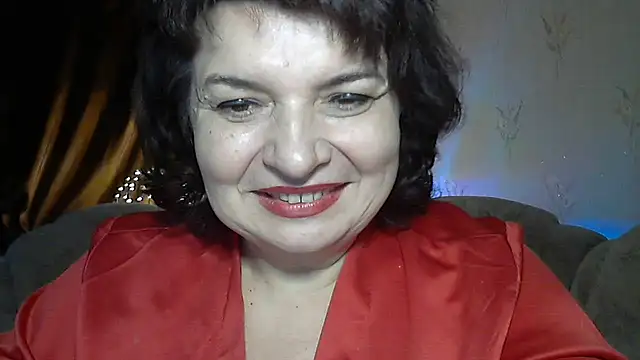 Snapshot of LedyNika chatting on 11.20.25 LedyNika online show from 11.20.25