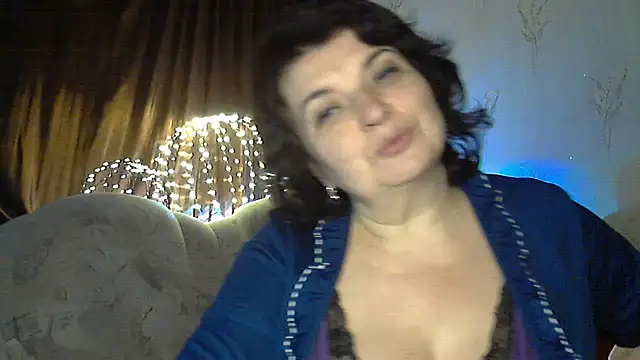 Snapshot of LedyNika chatting on 11.24.25 LedyNika online show from 11.24.25