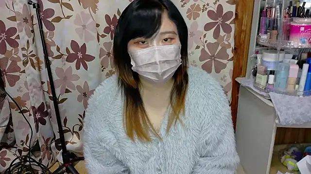 Snapshot of MIKE_chan chatting on 11.19.25 MIKE chan online show from 11.19.25