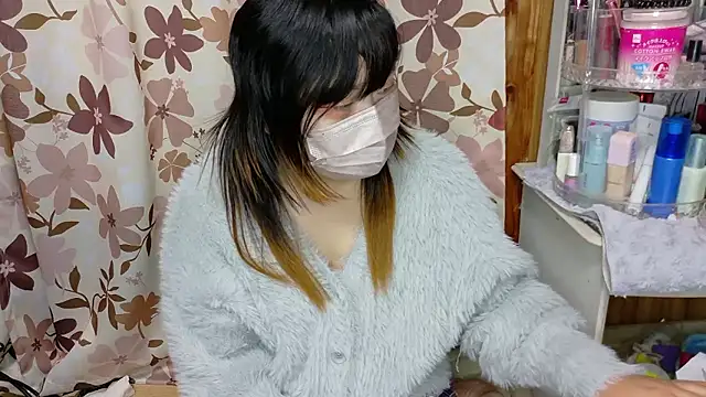 Snapshot of MIKE_chan chatting on 11.21.25 MIKE chan online show from 11.21.25