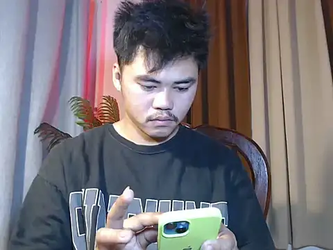 Snapshot of hot_emman chatting on 06.10.26 hot emman online show from 06.10.26