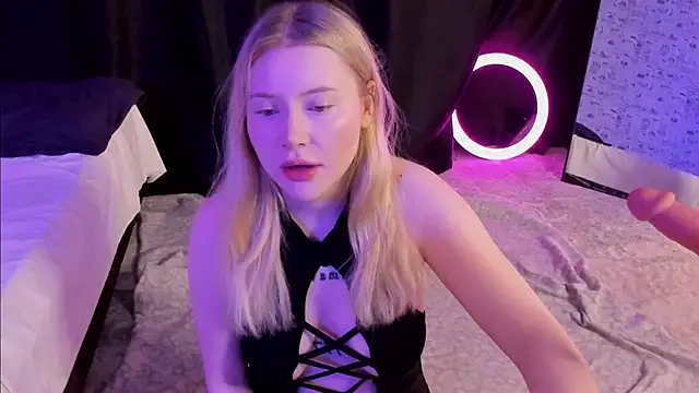 Lillie Berry online show from 12.03.25