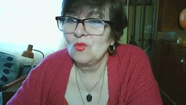 Snapshot of VeronicaGold511 chatting on 05.15.26 VeronicaGold511 online show from 05.15.26