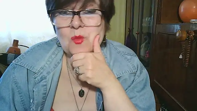 Snapshot of VeronicaGold511 chatting on 05.16.26 VeronicaGold511 online show from 05.16.26