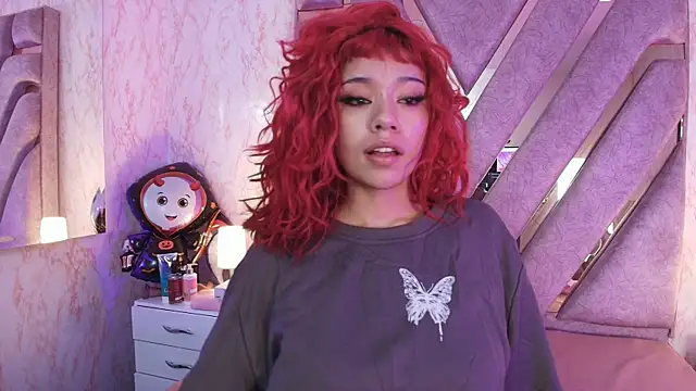 Snapshot of redd_pandaa chatting on 10.17.25 redd pandaa online show from 10.17.25