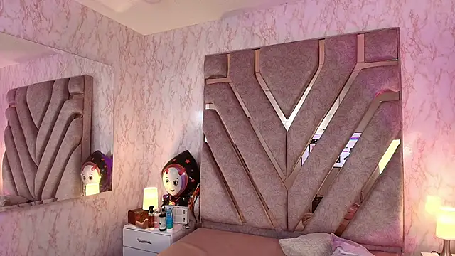 Snapshot of redd_pandaa chatting on 10.23.25 redd pandaa online show from 10.23.25