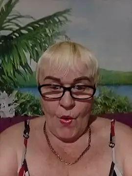 Snapshot of VioletSweet5566 chatting on 11.21.25 VioletSweet5566 online show from 11.21.25