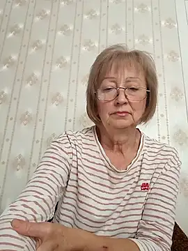 Snapshot of AlikaSwan5821 chatting on 09.15.25 AlikaSwan5821 online show from 09.15.25