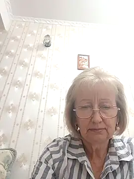 Snapshot of AlikaSwan5821 chatting on 10.07.25 AlikaSwan5821 online show from 10.07.25