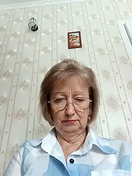 Snapshot of AlikaSwan5821 chatting on 10.18.25 AlikaSwan5821 online show from 10.18.25