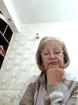 Snapshot of AlikaSwan5821 chatting on 10.22.25 AlikaSwan5821 online show from 10.22.25