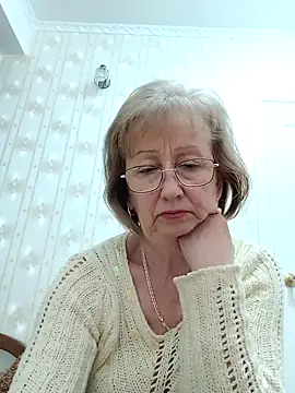 Snapshot of AlikaSwan5821 chatting on 10.25.25 AlikaSwan5821 online show from 10.25.25