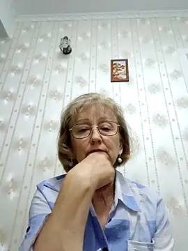 Snapshot of AlikaSwan5821 chatting on 11.05.25 AlikaSwan5821 online show from 11.05.25