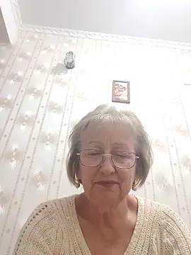 Snapshot of AlikaSwan5821 chatting on 11.15.25 AlikaSwan5821 online show from 11.15.25