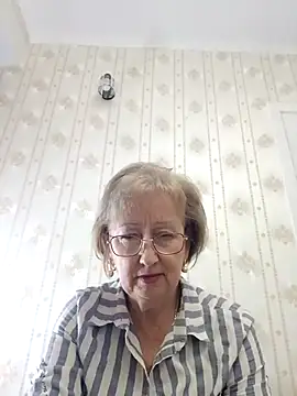 Snapshot of AlikaSwan5821 chatting on 11.16.25 AlikaSwan5821 online show from 11.16.25