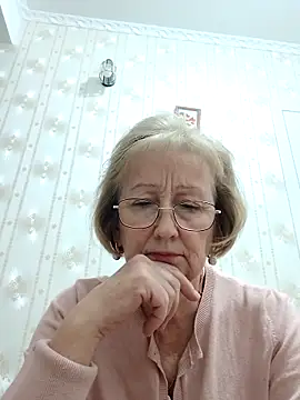 Snapshot of AlikaSwan5821 chatting on 11.17.25 AlikaSwan5821 online show from 11.17.25