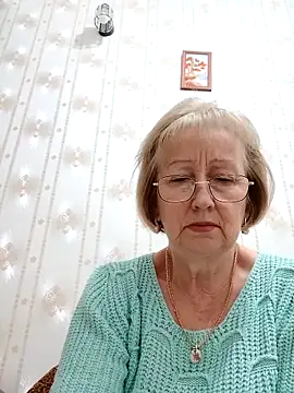 Snapshot of AlikaSwan5821 chatting on 11.18.25 AlikaSwan5821 online show from 11.18.25