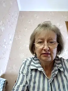 Snapshot of AlikaSwan5821 chatting on 11.30.25 AlikaSwan5821 online show from 11.30.25