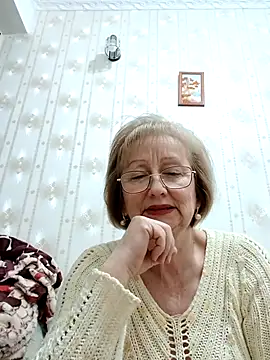 Snapshot of AlikaSwan5821 chatting on 12.15.25 AlikaSwan5821 online show from 12.15.25