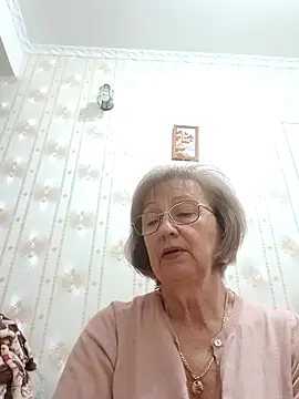 Snapshot of AlikaSwan5821 chatting on 12.17.25 AlikaSwan5821 online show from 12.17.25