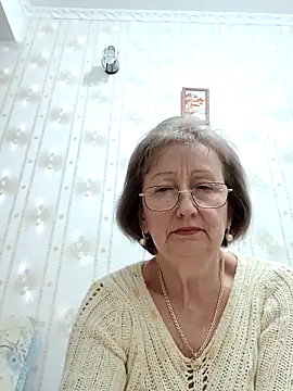 Snapshot of AlikaSwan5821 chatting on 12.19.25 AlikaSwan5821 online show from 12.19.25