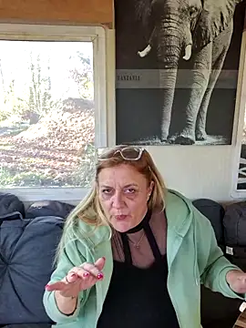 Misspapillon1840 online show from 11.26.25