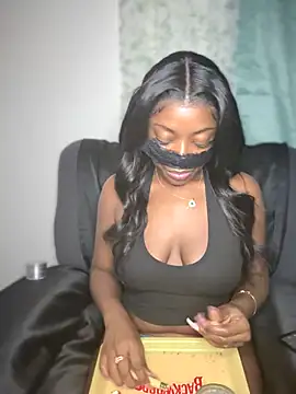 Snapshot of _foreigntitts chatting on 09.24.25 foreigntitts online show from 09.24.25