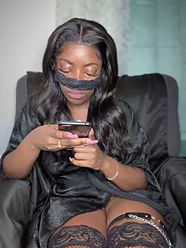 Snapshot of _foreigntitts chatting on 10.02.25 foreigntitts online show from 10.02.25